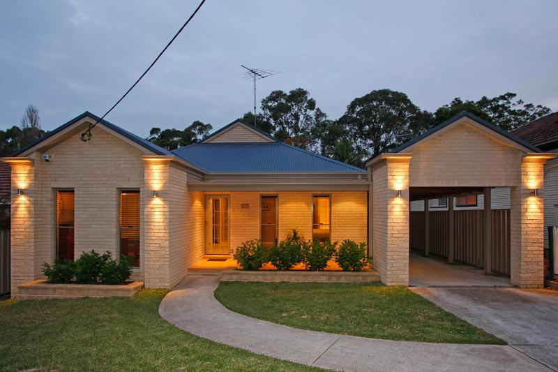 Supreme Easy Care Living on One Level Picture 3