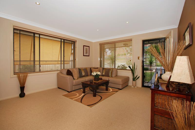 Simply Stunning! Near New Villa Style Residence Picture 2