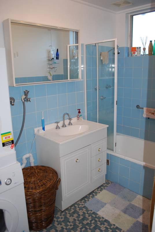 Tastefully Renovated 2 Bedroom Unit Picture 3