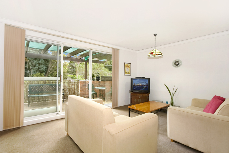 Bright & Sunny 3 Bedroom Unit Picture 3