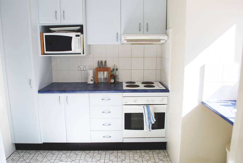 Modern Unit in a Great Location Picture 2