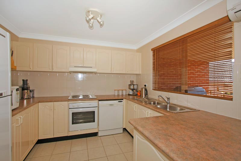 Spacious 2 Bedroom Unit with North Aspect Picture 2