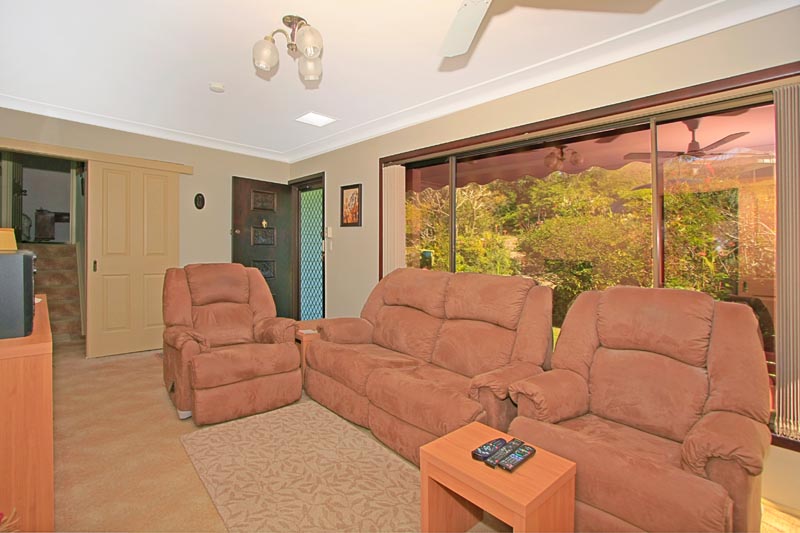 A Great First Home in Quiet, Leafy Setting Picture 2