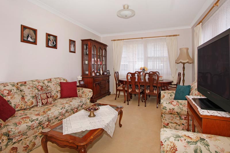 Quiet Top Floor Rear Position in Small Block of 4 Units Picture 2