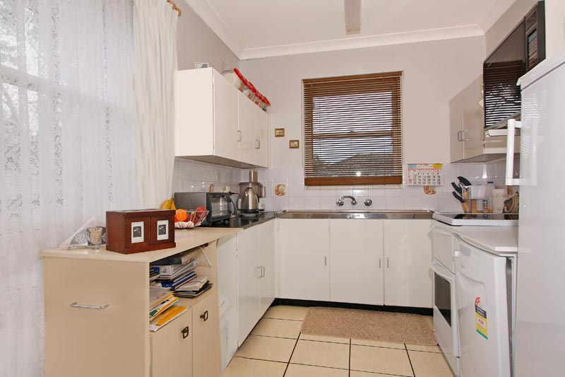 Quiet Top Floor Rear Position in Small Block of 4 Units Picture 3