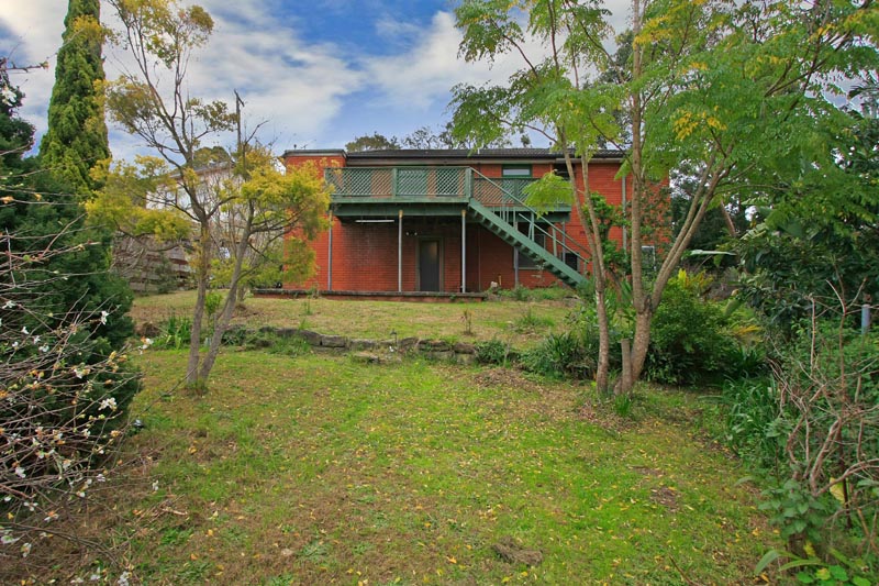 Set Over 2 Levels with Separate Accommodation Picture 1