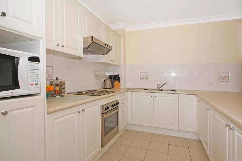 Modern 2 Bedroom Unit! Picture 2