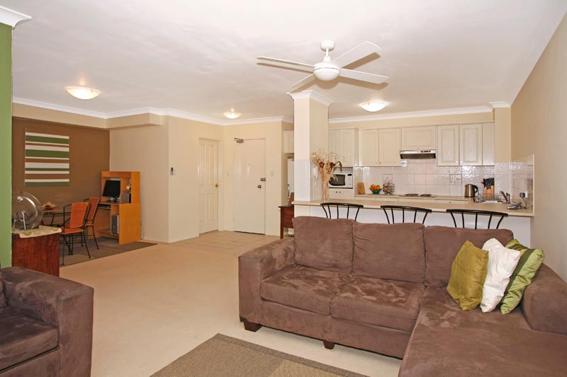 Modern 2 Bedroom Unit! Picture 1