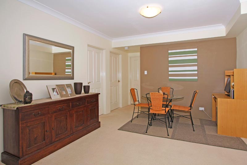 Modern 2 Bedroom Unit! Picture 3