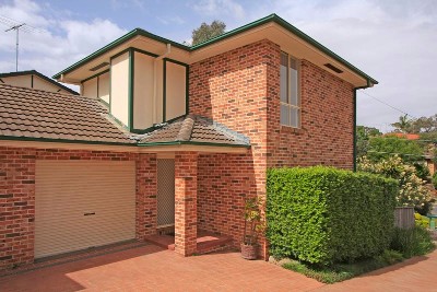 3 Bedroom Duplex with Low Maintenance Yard Picture