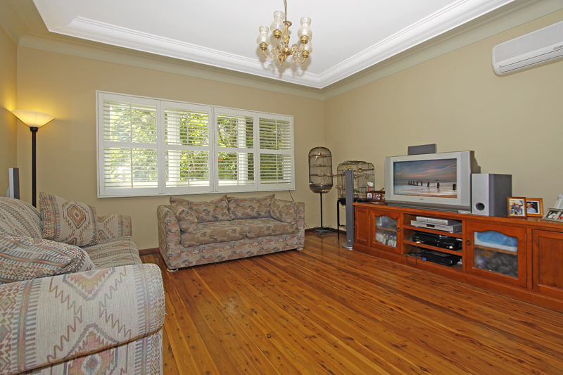 Superb Family Home Complete with In-Ground Pool Picture 2