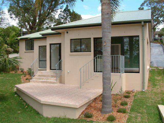 Modern Easy Care House Picture 1