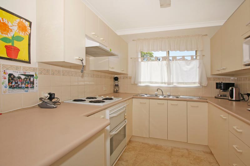 3 Bedroom Duplex with Ducted Air Conditioning & Level Yard Picture 3