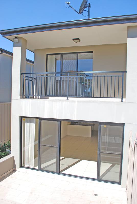 Modern Townhouse in a Quiet Location Picture 3