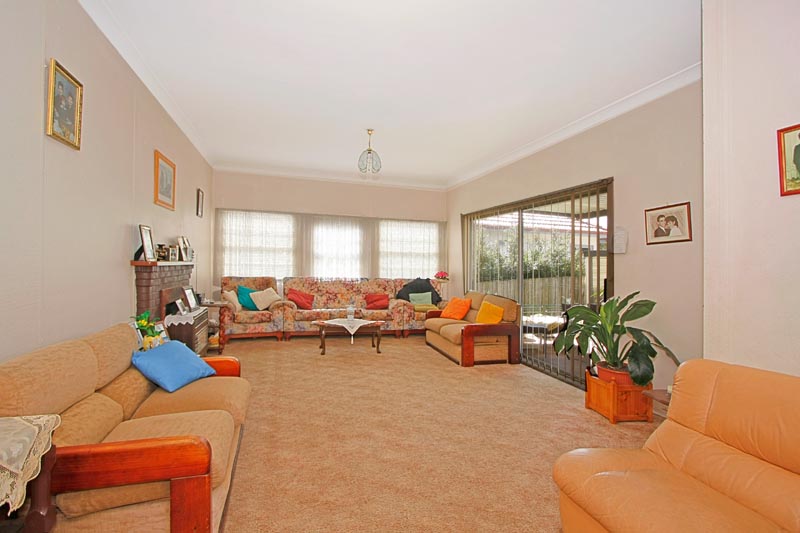 Short Stroll to Jannali Village Picture 2