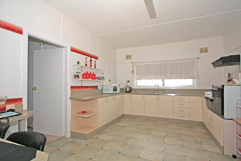 Beautifully Presented for the Young Family Picture 3