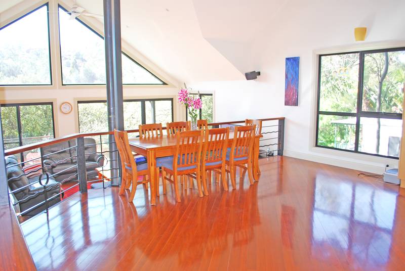 Executive Style Family Residence in Lovely Oyster Bay Picture 3