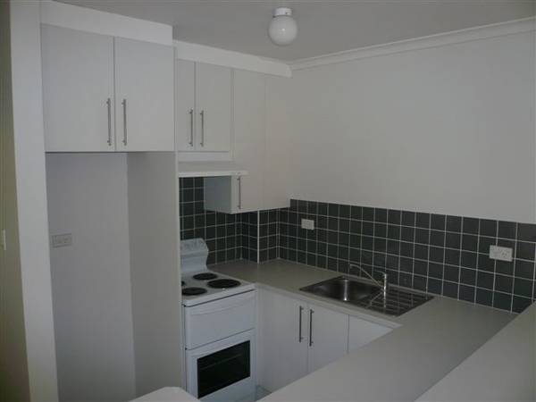 Fully Renovated 2 Bedroom Unit Picture 1