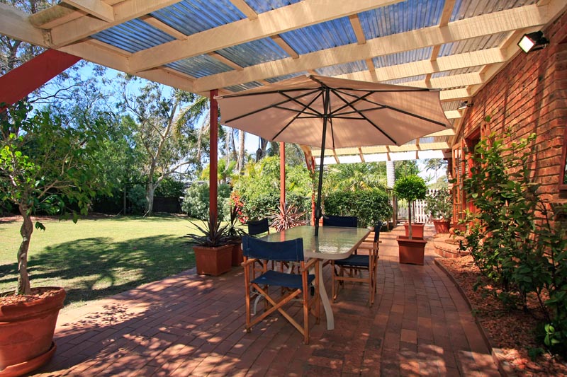 Single Level Family Home, 1441sqm of Park Like Grounds Picture 3