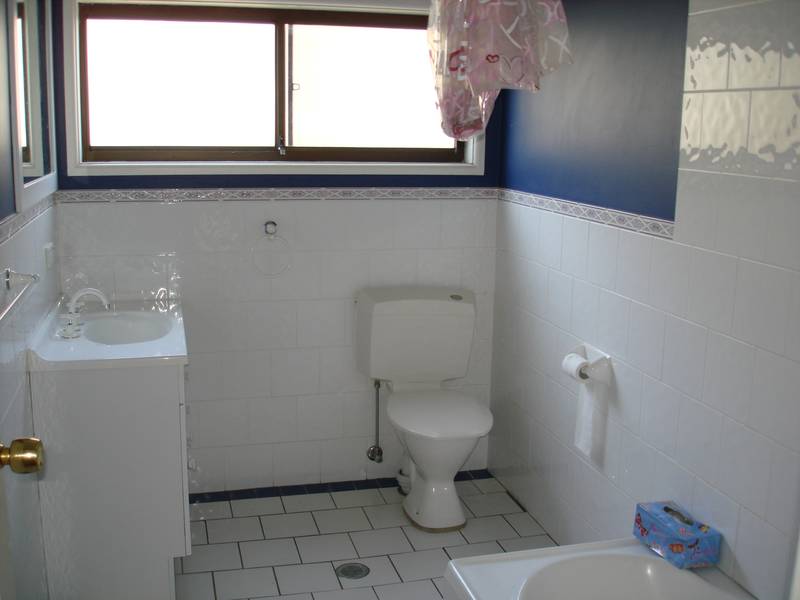 Quaint 3 Bedroom Duplex Picture 2