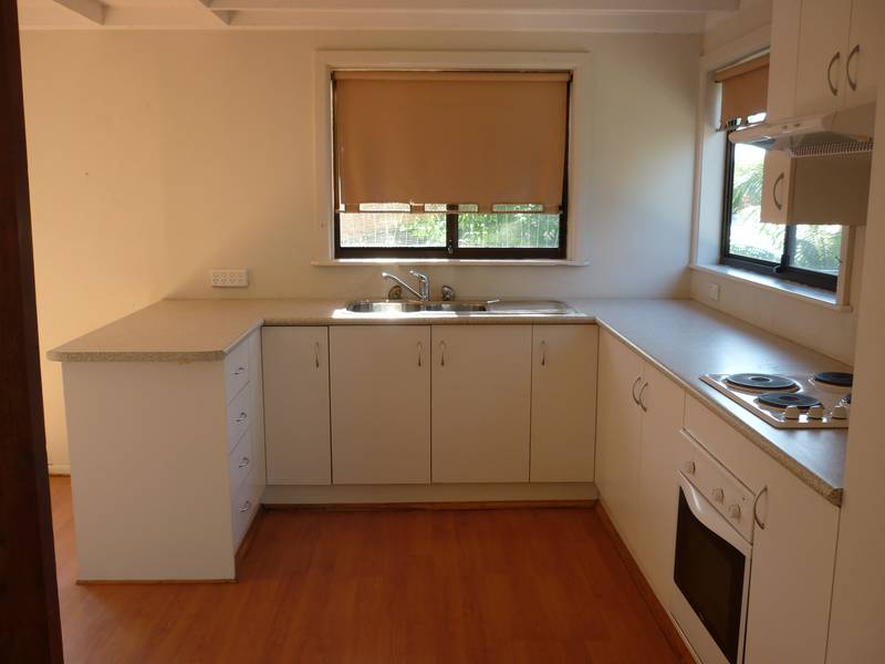 Quaint 3 Bedroom Duplex Picture 3