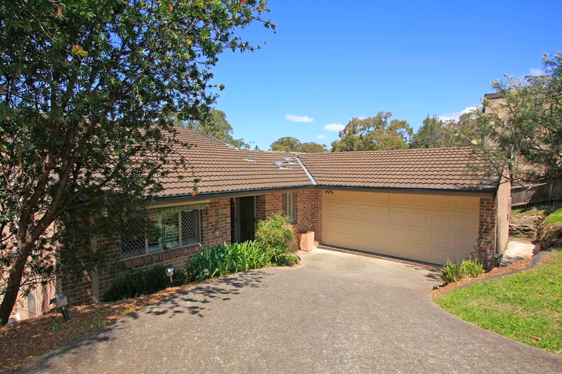 Modern 4 Bedroom Brick Home Picture 1