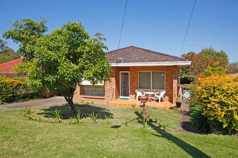 Brick Veneer Home in Sensational Family Friendly Location Picture 2