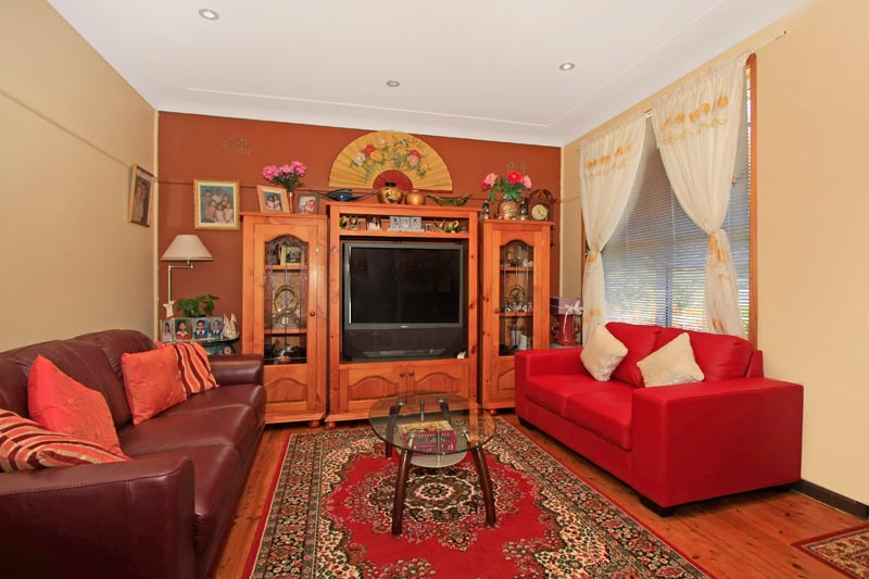 3 bedroom home on huge 942sqm block Picture 2