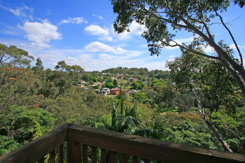 Beautiful Executive Home With Spectacular Valley Outlook Picture 3