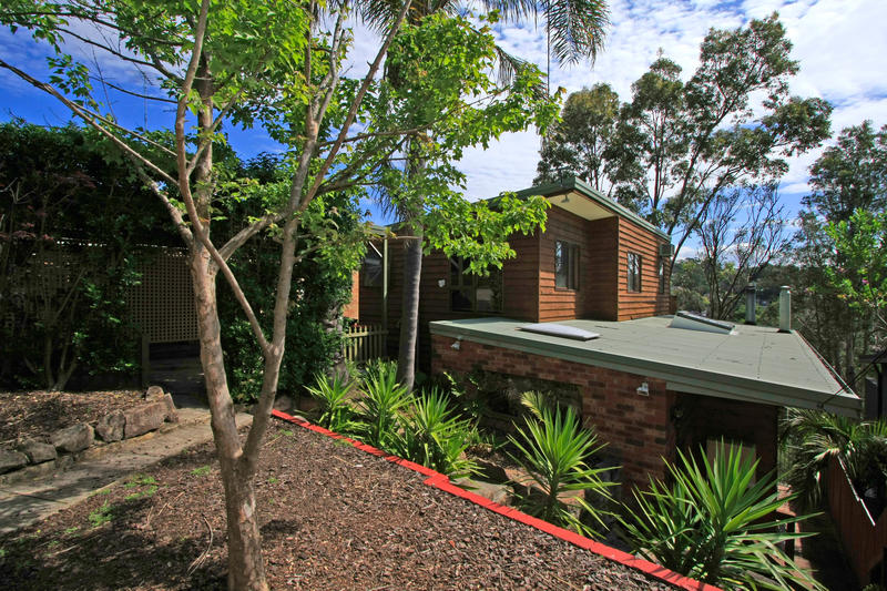 Beautiful Executive Home With Spectacular Valley Outlook Picture 2
