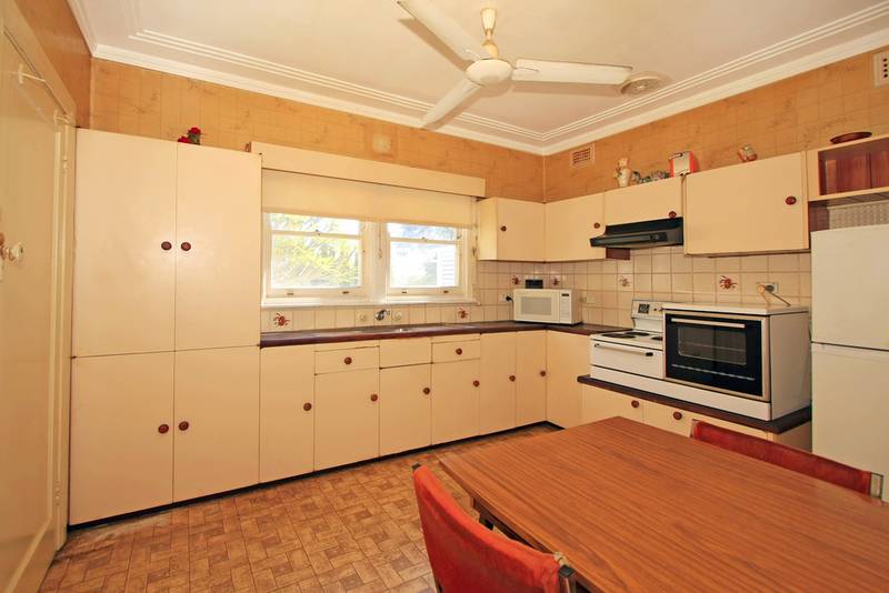 Perfect First Home or Investment Picture 3