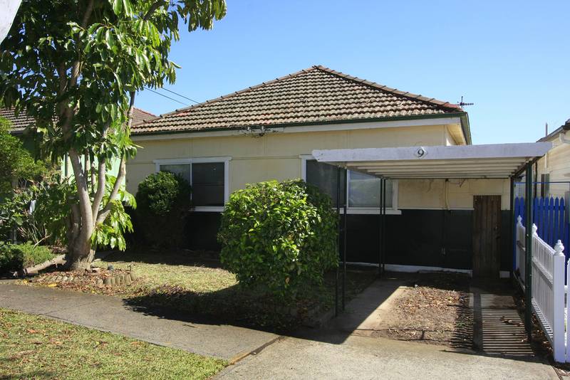 Perfect First Home or Investment Picture 1