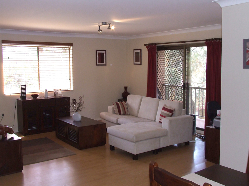 Modern Unit, Great Location! Picture 1