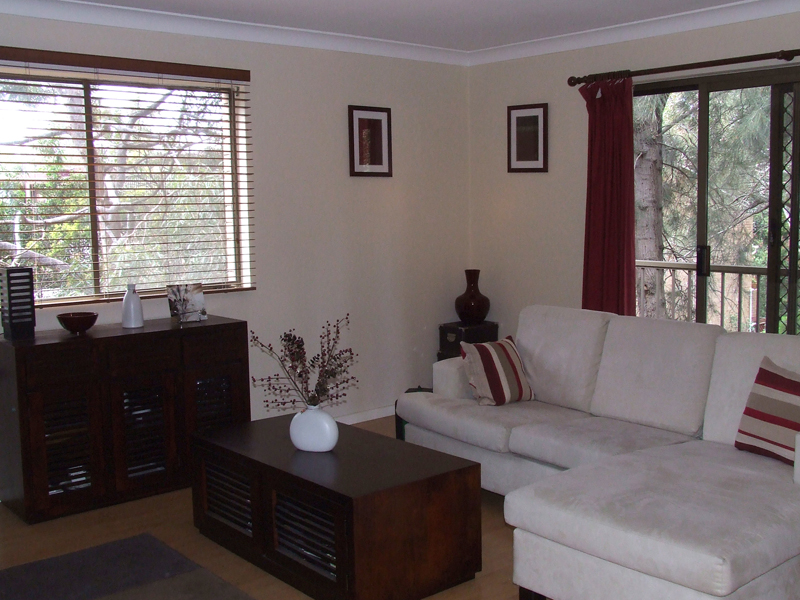 Modern Unit, Great Location! Picture 2