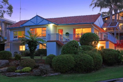 Sit Back, Relax & Enjoy Northerly Views of the Georges River Picture