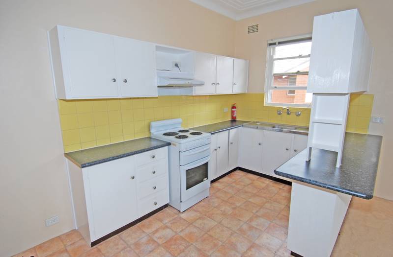 Spacious unit in a great location Picture 2