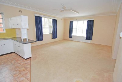 Spacious unit in a great location Picture