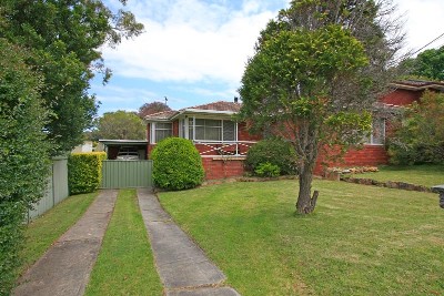 Brick Home with Level Grass Yard in Quiet Street Picture