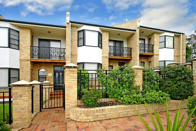APPROVED APPLICATION - 3 Bedroom Townhouse with rumpus & Double Lock Up Garage Picture 1