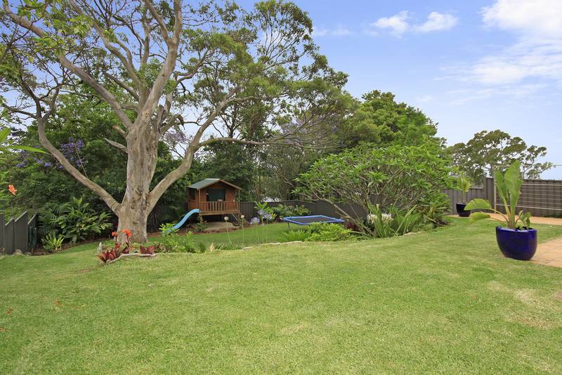 Modern Family Home in Prestige Location Picture 2