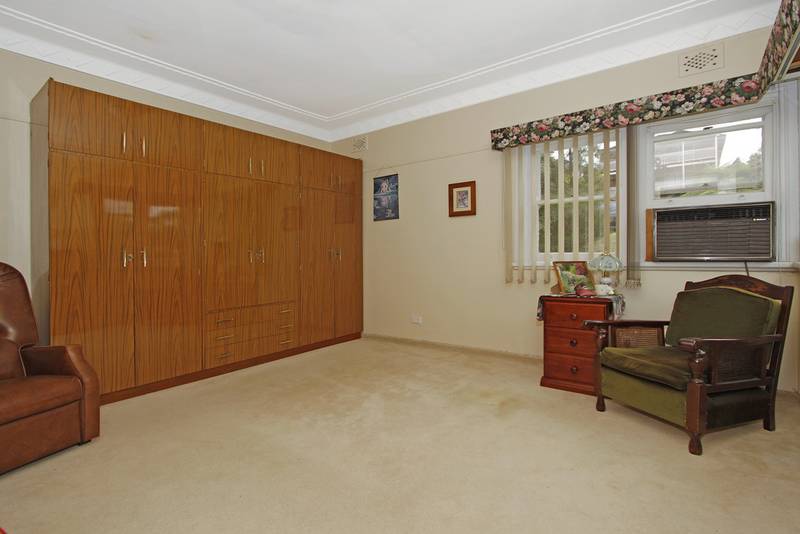 Fantastic potential in sought after location Picture 3