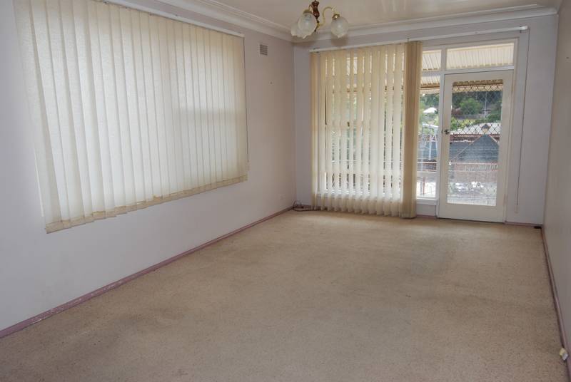 Great Location! - APPLICATION APPROVED Picture 3