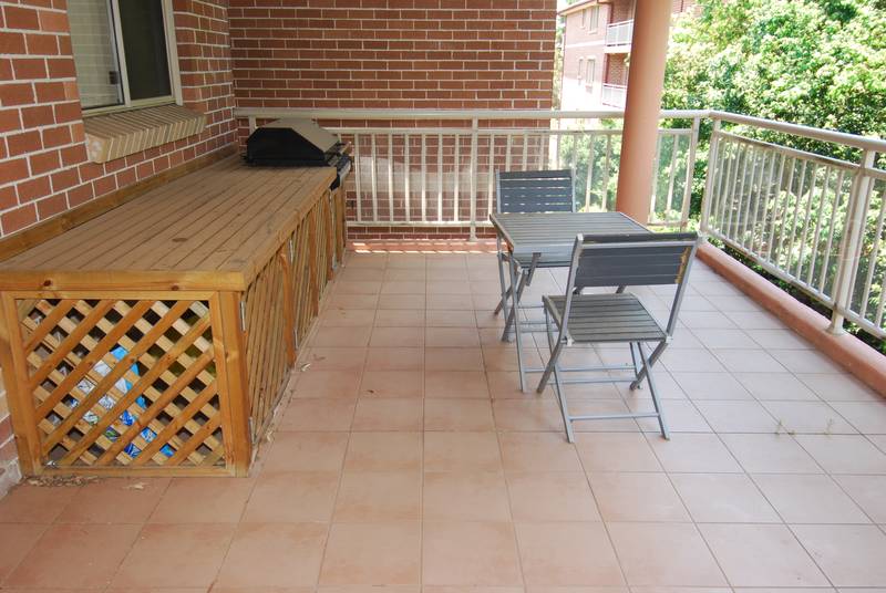 Lovely Unit Located at the Back of the Block Picture 2