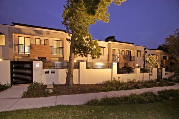 3 Bedroom Townhouse with Dishwasher, Ducted Air-con & Great Location Picture 1