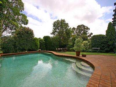 Immaculate Brick Home, Quiet Cul-de-sac Location Picture