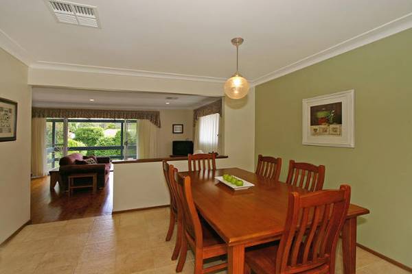 Immaculate Brick Home, Quiet Cul-de-sac Location Picture 3