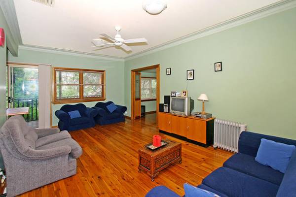 Charming Family Home, Quiet Cul-de-sac Locale Picture 3