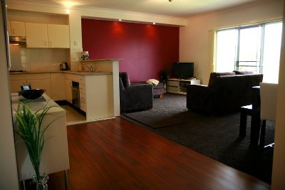 Modern 2 bedroom unit with Air-con, Dishwasher, Lift and Large Balcony Picture