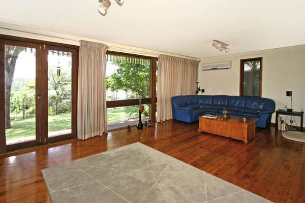 Spacious Tri-Level Home with Beautiful Water Views Picture 3