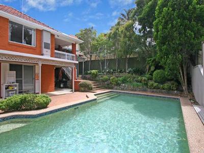 Superbly Maintained Brick Family Home Picture